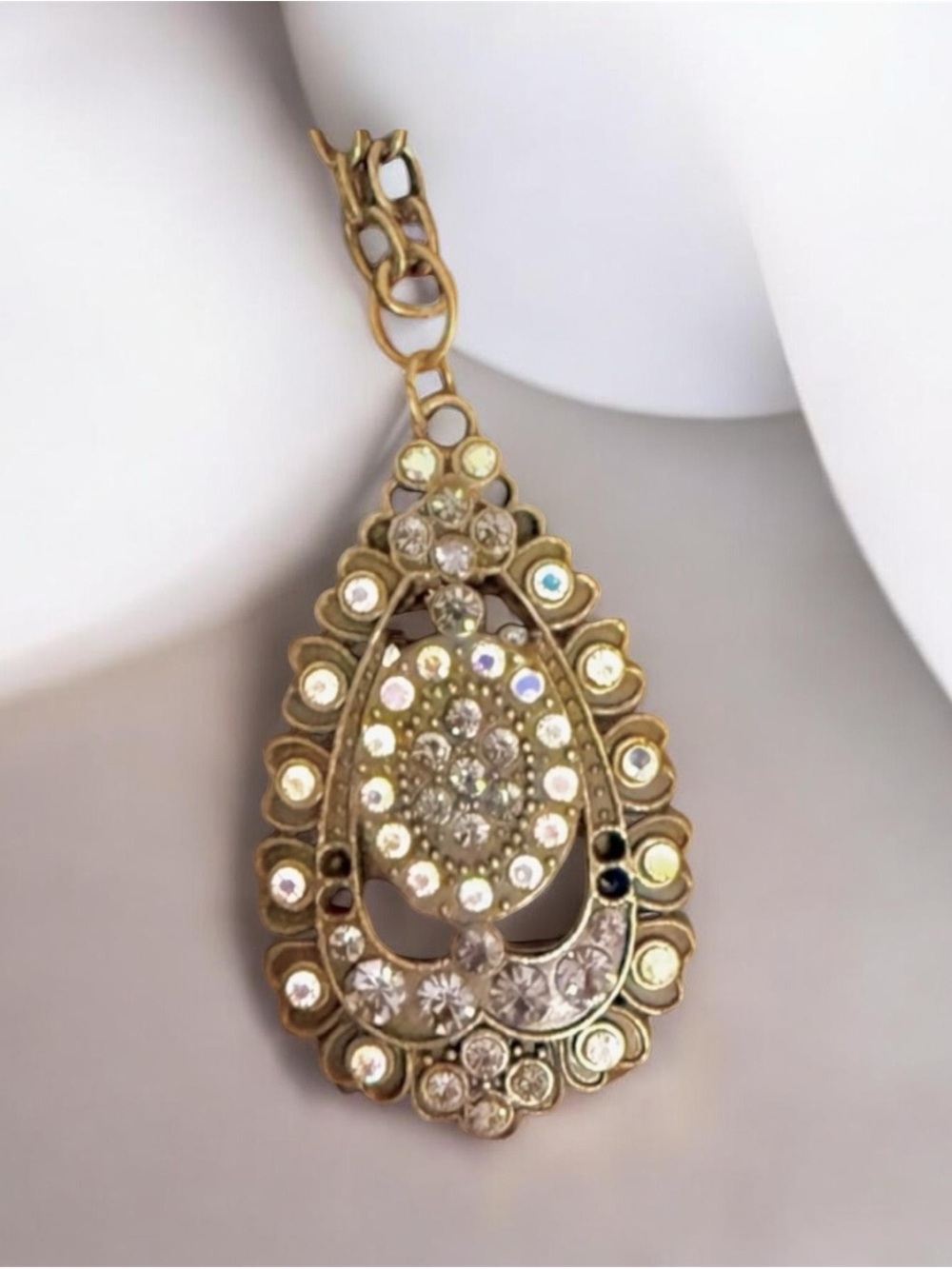 Elegant Gold and Silver Teardrop Pendant Necklace
